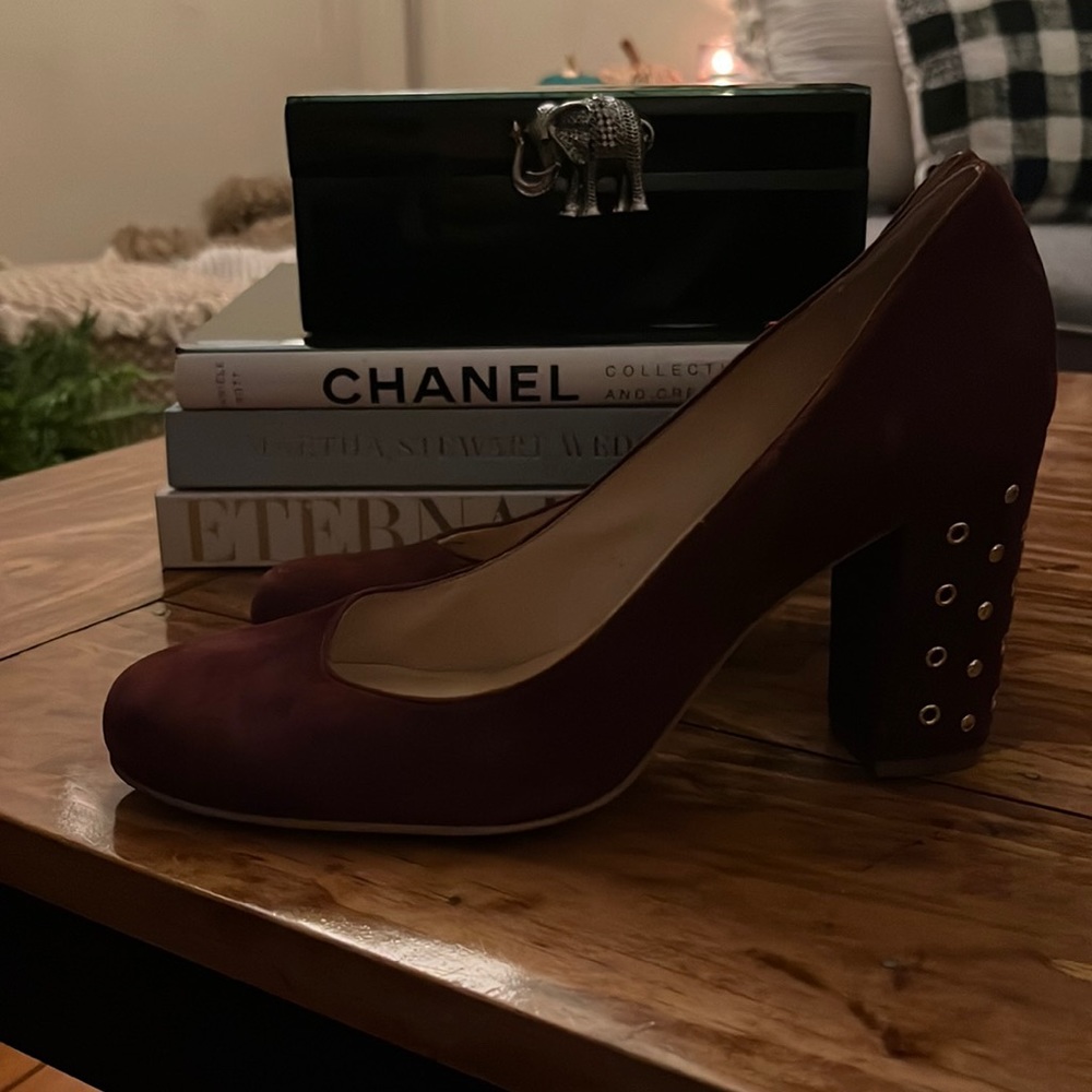 KATE SPADE MAROON AND GOLD 8.5 BLOCK HEEL.